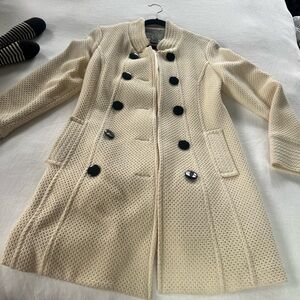 Mac & jac Elegant Cream Double-Breasted Women's Coat. Medium